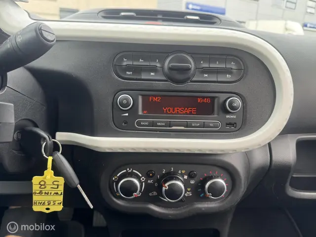 Renault Twingo 1.0 BENZINE 2015 Benzine 16