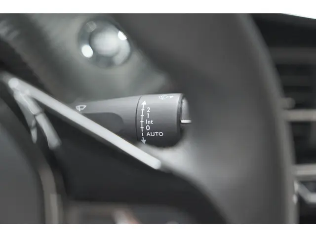 Peugeot 208 PureTech 100 Allure Pack 2023 Benzine 33
