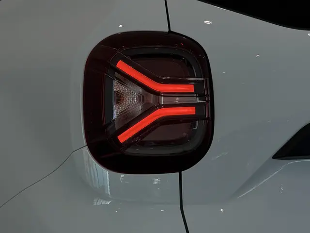 Dacia Duster 1.3 TCe 150 EDC Prestige 2022 Benzine 31