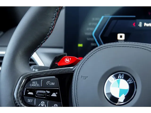 BMW M3 Touring xDrive Competition 2024 Benzine 37