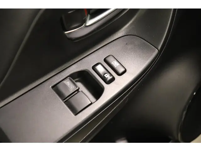 Toyota Yaris 1.5 VVT-i Design Sport, 2018 Benzine 33