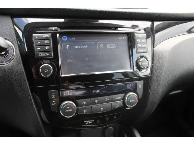 Nissan QASHQAI 1.2 DIG-T Tekna 2015 Benzine 17