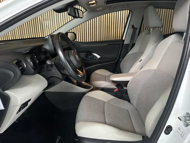 Toyota Yaris 1.5 Hybrid Executive 2023 Hybride Benzine 6