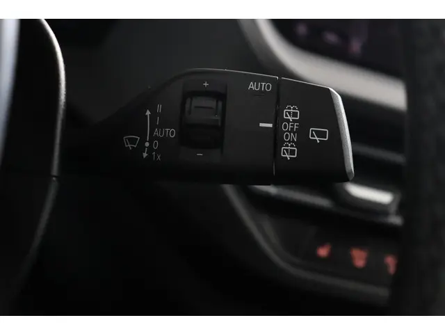 BMW 1 Serie 118i Executive Edition 2021 Benzine 25