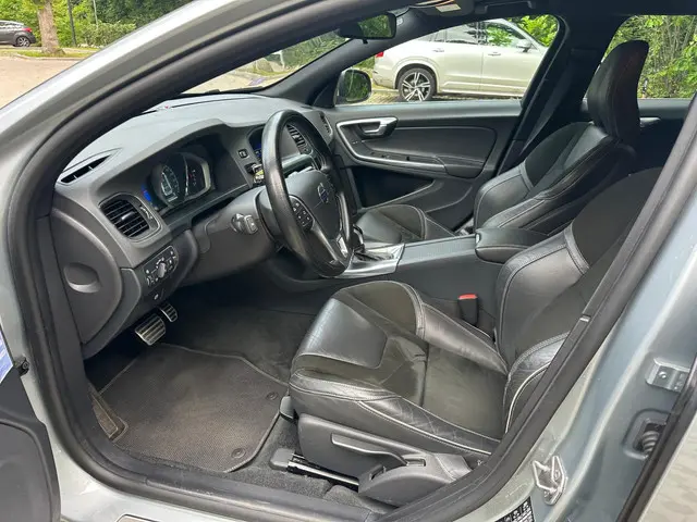 Volvo V60 1.6 T3 R-Design Trekhaak 2015 Benzine 9