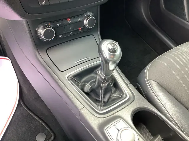 Mercedes-Benz B-Klasse 180 Ambition 2012 Benzine 22