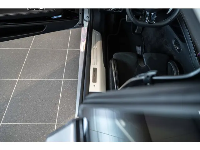 Aston Martin DB12 4.0 V8 2024 Benzine 32