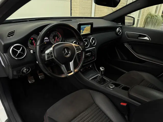 Mercedes-Benz A-Klasse 180 AMG 2014 Benzine 2