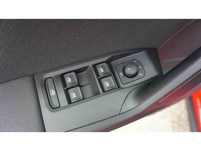 SEAT Arona 1.0 TSI 95pk FR-Line 2024 Benzine 37