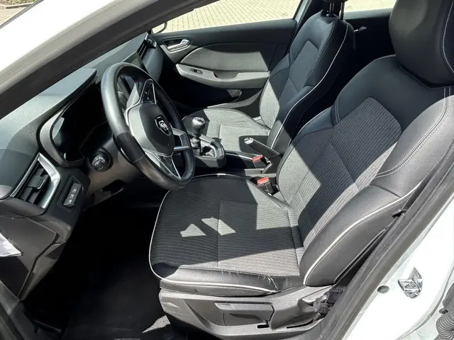 Renault Clio TCe 90 Intens 2022 Benzine 8