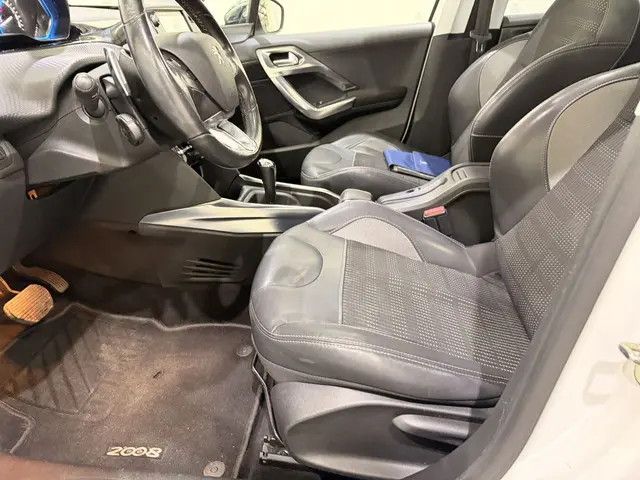 Peugeot 2008 1.2 PureTech Allure Automaat 2014 Benzine 13