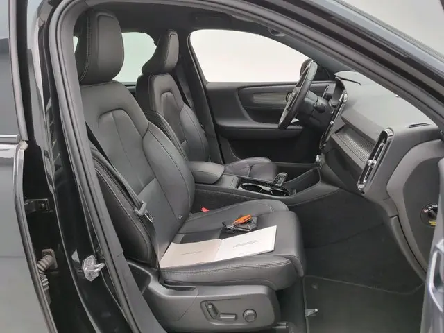 Volvo XC40 Recharge P8 AWD R-Design 2021 Elektrisch 4