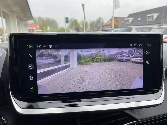 Peugeot 2008 1.2T 130pk Automaat GT 2023 Benzine 19