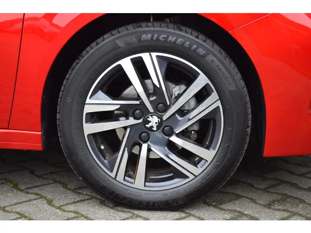 Peugeot 208 1.2 PureTech Style 2023 Benzine 16