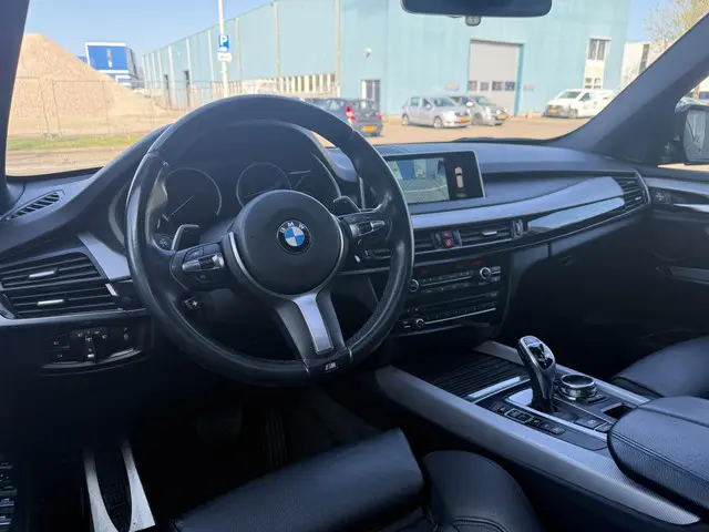 BMW X5 xDrive50i High Executive 7p. 2013 Benzine 16