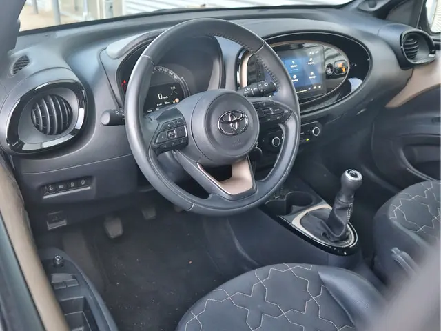 Toyota Aygo X 1.0 VVT-i MT Envy 2022 Benzine 2
