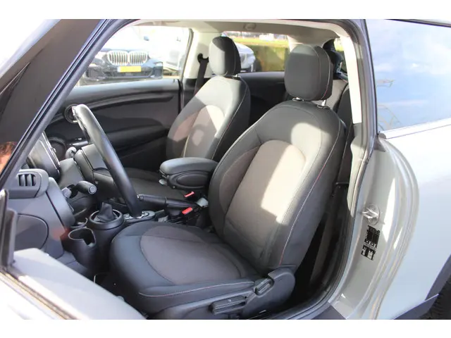 MINI Cooper Hatchback 2018 Benzine 4