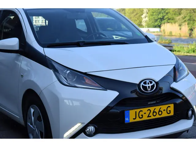 Toyota Aygo 1.0 VVT-i x-play 2016 Benzine 11