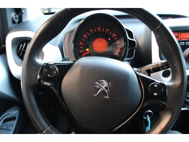 Peugeot 108 1.0 VTi Active Automaat 2015 Benzine 14