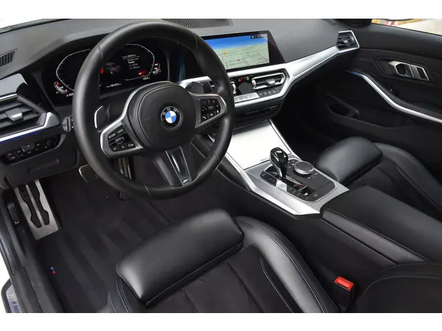 BMW 3 Serie 320i Executive Edition 2020 Benzine 9
