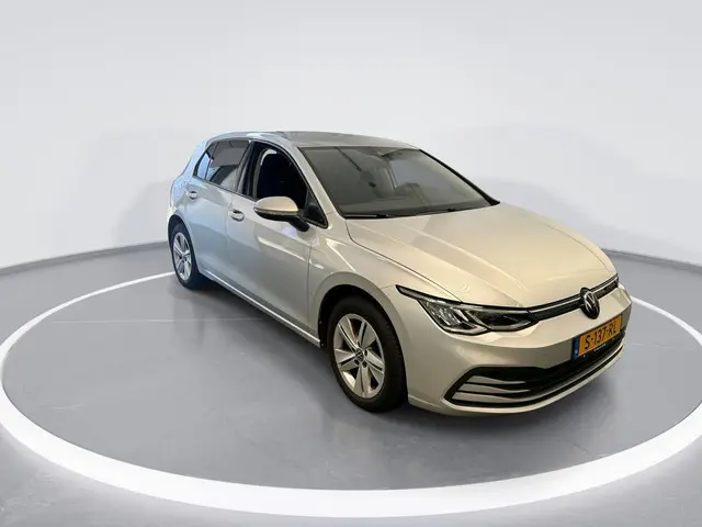 Volkswagen Golf 1.0 eTsi 110pk DSG Life 2023 Benzine 4
