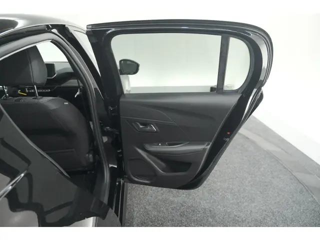 Peugeot 208 PureTech 100 Allure 2024 Benzine 73