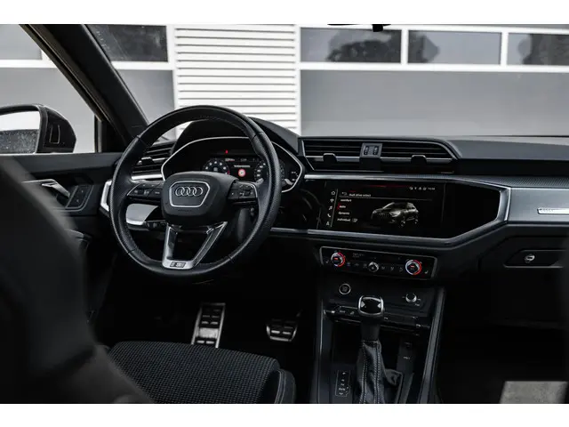 Audi Q3 45 TFSI e S edition 2022 Hybride Benzine 11