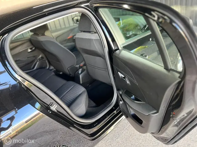 Peugeot 208 1.2 PureTech Active 2020 Benzine 37