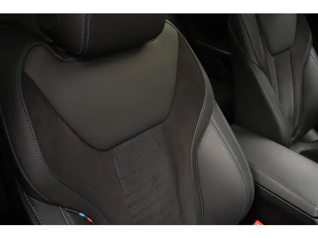 BMW 3 Serie Touring 330e M-Sport 2020 Hybride Benzine 59