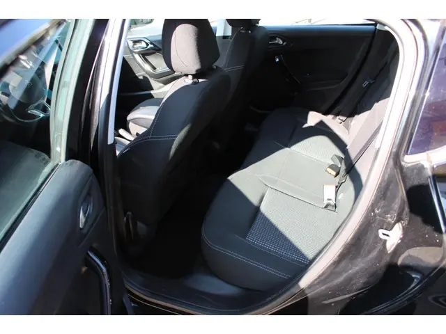 Peugeot 208 1.2 PureTech Allure 2016 Benzine 15