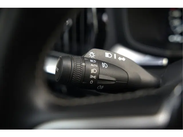 Volvo V60 2.0 B3 R-Design 2020 Hybride Benzine 37