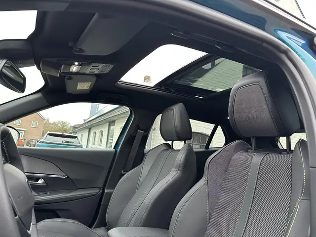 Peugeot 2008 1.2 Hybrid 145 PK GT 2025 Hybride Benzine 14