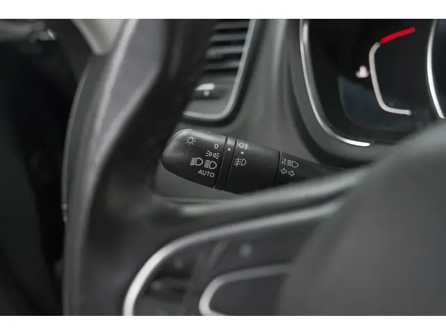 Renault Grand Scénic TCe 140 EDC Limited 2021 Benzine 35