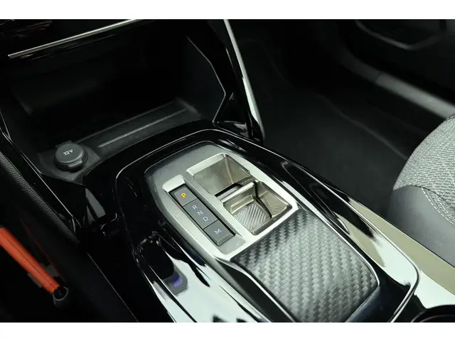 Peugeot 2008 1.2 Hybrid 136 Allure 2024 Hybride Benzine 28
