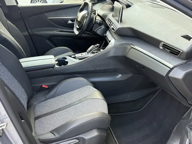 Peugeot 3008 1.6 PureTech Allure Automaat 2018 Benzine 24