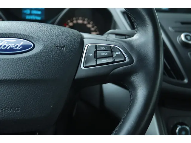 Ford Kuga 1.5 TITANIUM 2018 Benzine 19