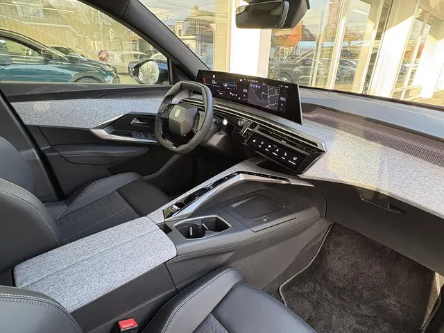 Peugeot 3008 1.2 Hybrid 145 GT 2025 Hybride Benzine 16