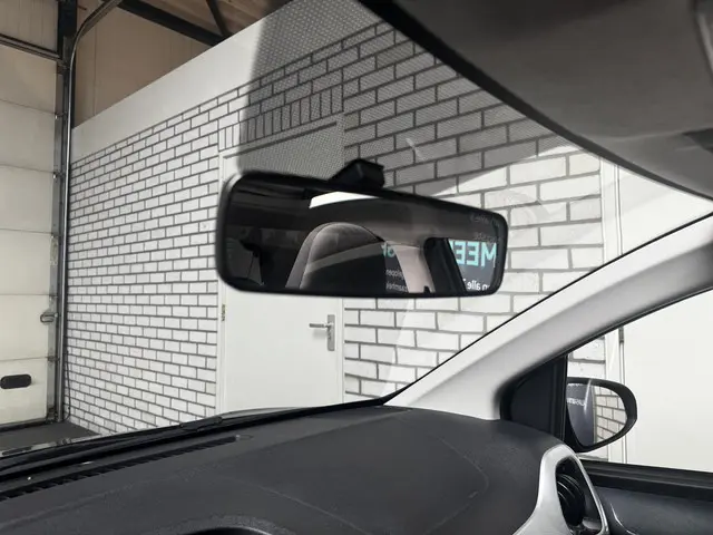 Toyota Aygo 1.0 VVT-i x-clusiv Cabrio 2017 Benzine 32