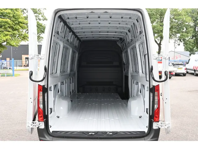 Mercedes-Benz Sprinter 317 CDI L3H2 Pro 2024 Diesel 12