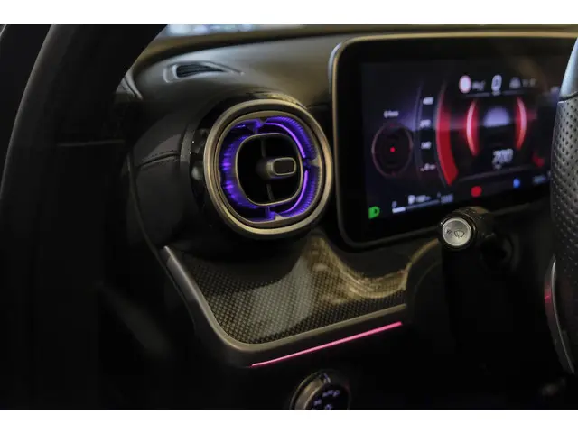 Mercedes-Benz C-Klasse C300 AMG 258pk 2021 Benzine 26