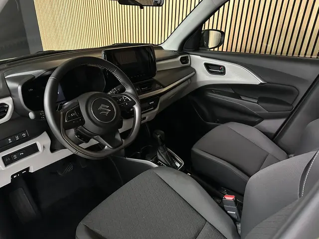 Suzuki Swift 1.2 Select Smart Hybrid 2025 Benzine 4