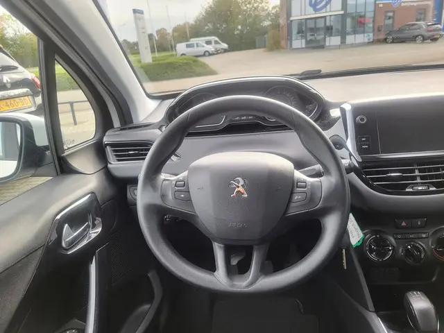 Peugeot 208 1.2 PureTech Blue Lion 2017 Benzine 12