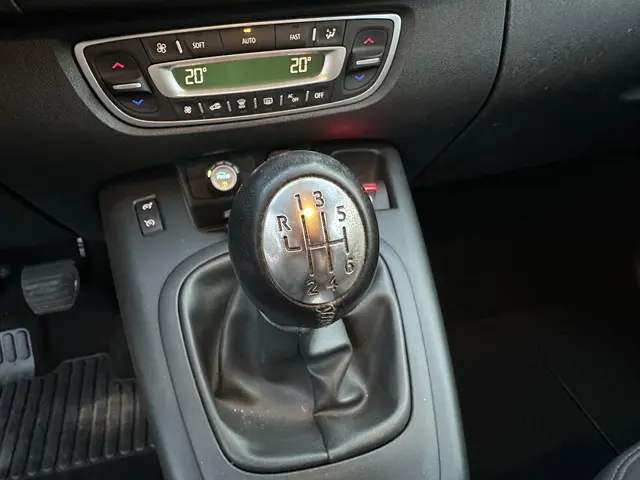 Renault Scénic 1.2 TCe R-Cinéma LPG-G3 2014 LPG/Gas 24