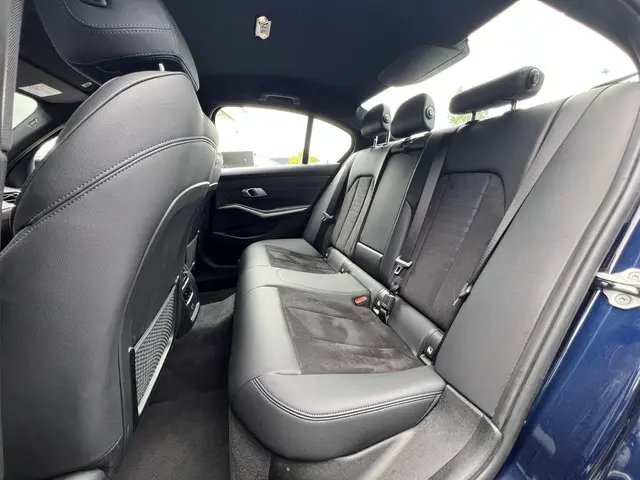 BMW 3 Serie 318i M-Sport Business Edition 2021 Benzine 8