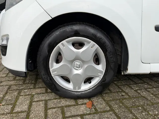 Renault Twingo 1.2 16V Parisienne 2014 Benzine 12