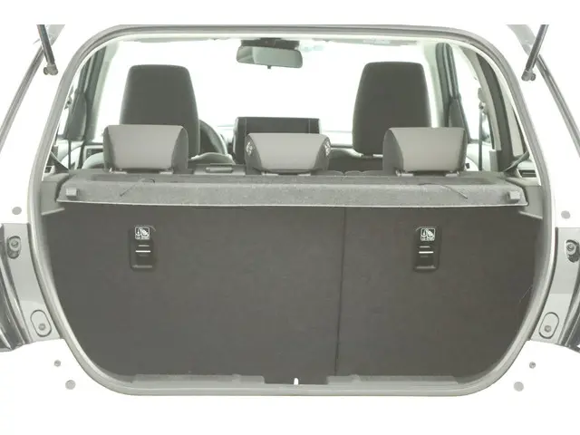 Suzuki Swift 1.2 Select Smart Hybrid 2025 Benzine 23