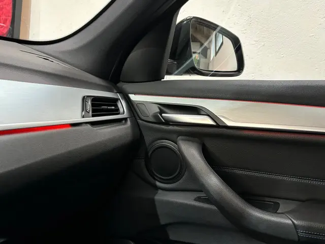 BMW X1 xDrive20i High Executive 2018 Benzine 28