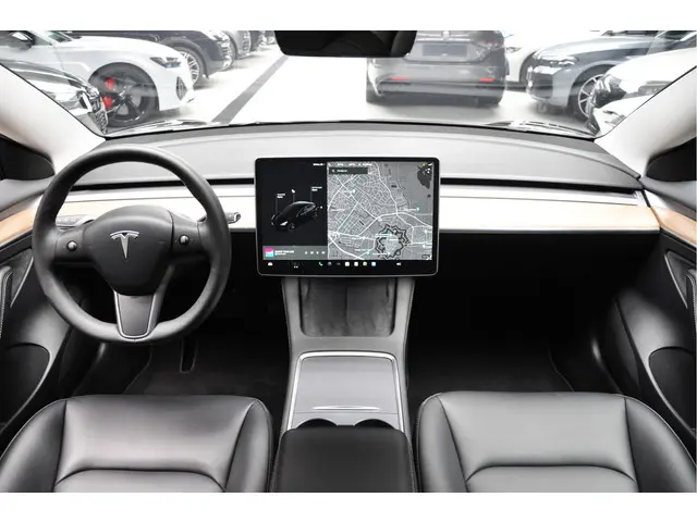 Tesla Model 3 RWD 2023 Elektrisch 13