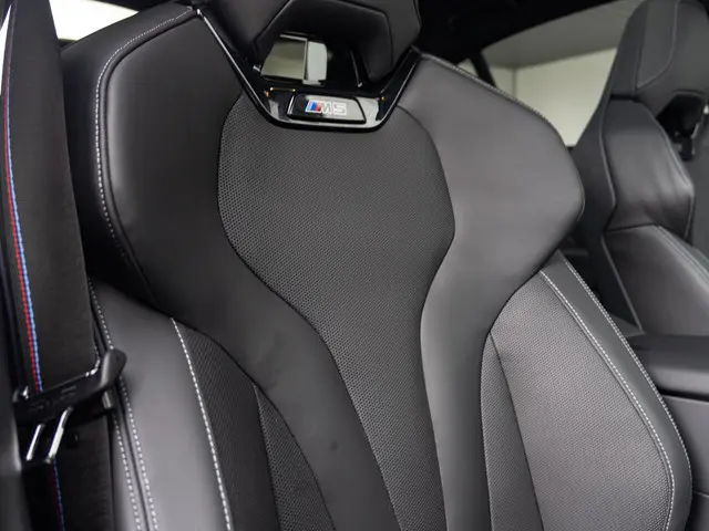 BMW M5 Sedan 2024 Hybride Benzine 12