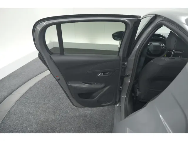 Peugeot 208 Hybrid 100 e-DCS6 Allure 2024 Benzine 68